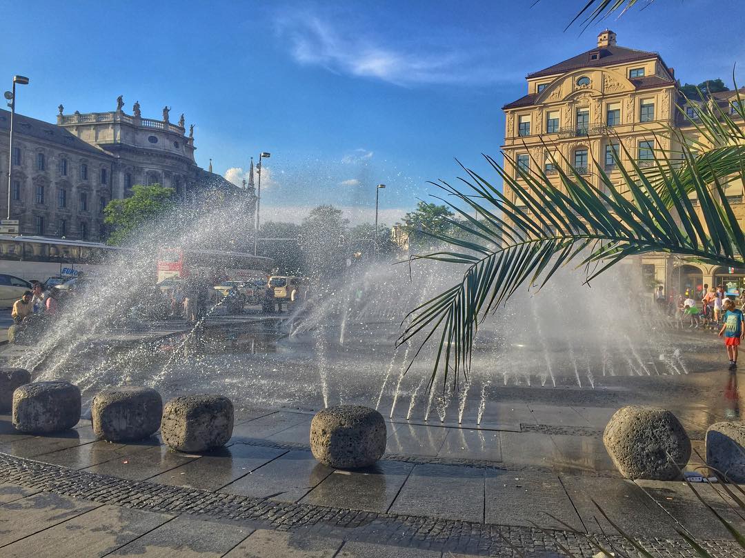 Muenchen_Karlsplatz_Stachus_Brunnen - schneeengelschneeengel